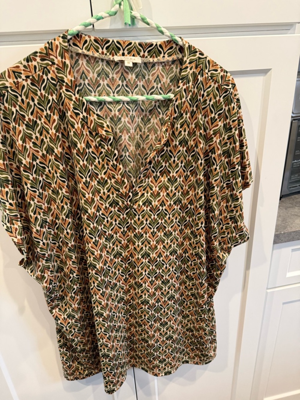 Aura Geometric V-Neck Short Sleeve Top - Green & Brown